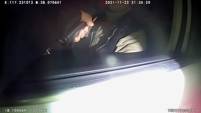 酒精測試儀逃避方法，男子酒駕被查“花式”吹氣逃避處罰