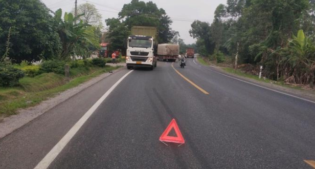 2名司機受傷！大貨車彎道未減速靠右行駛與北海一大型汽車相撞！