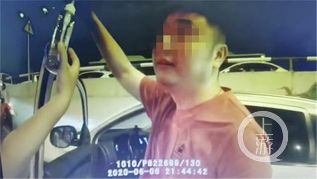 酒精測試儀亮紅燈？這種“酒駕”有點(diǎn)冤，民警提醒多開窗