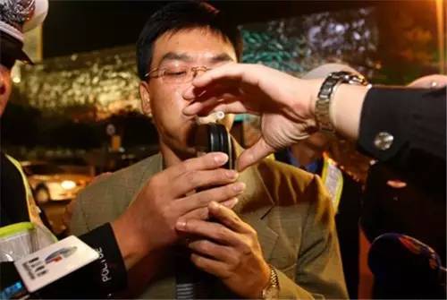 酒精測(cè)試儀逃避方法管用嗎，如何躲避交警查酒駕？